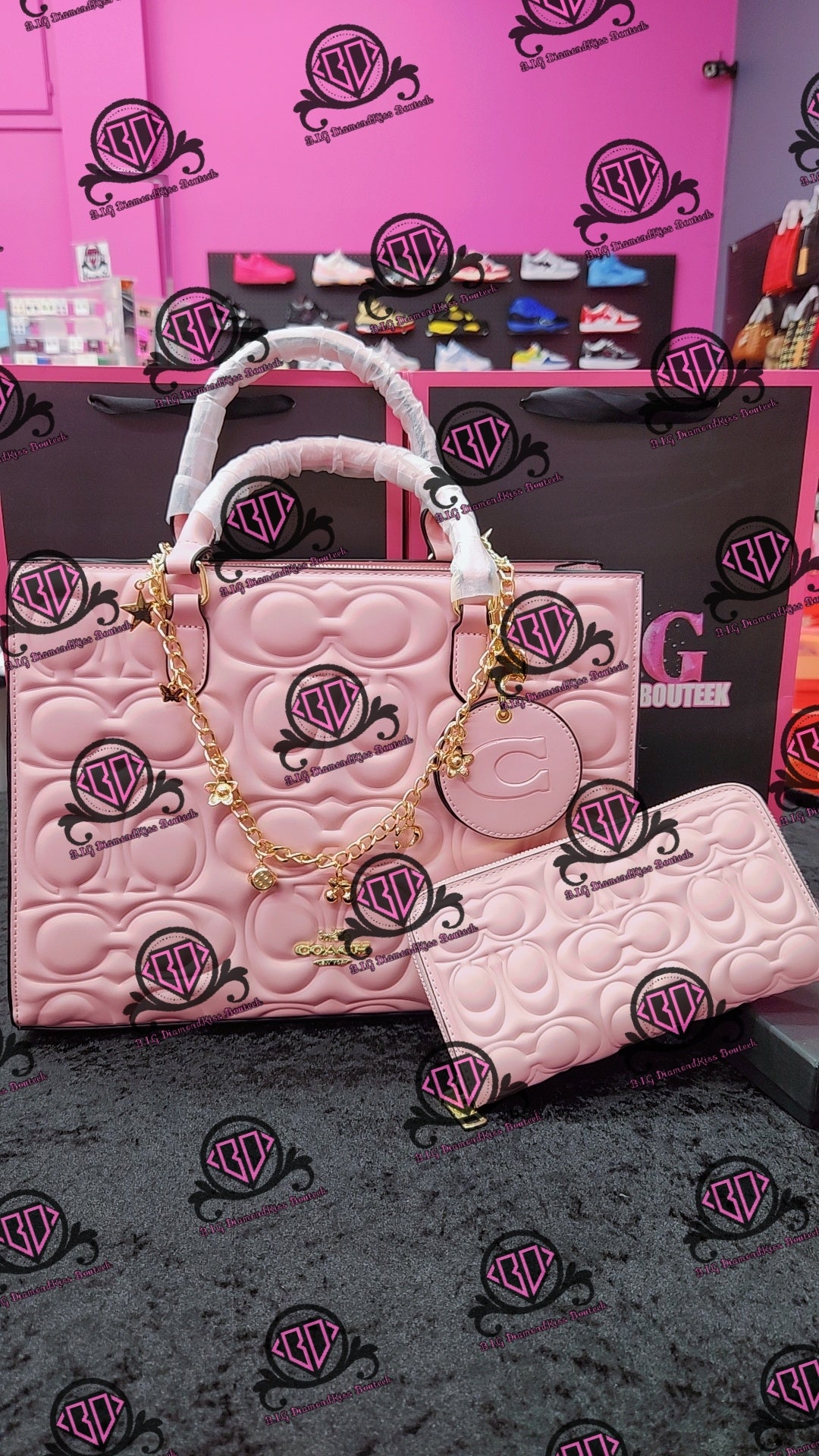 Embossed Maggie Sets